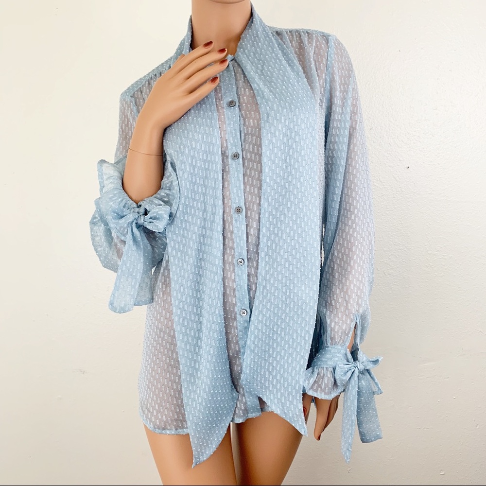 SOLD Banana Republic Blouse. - Picture 8 of 8